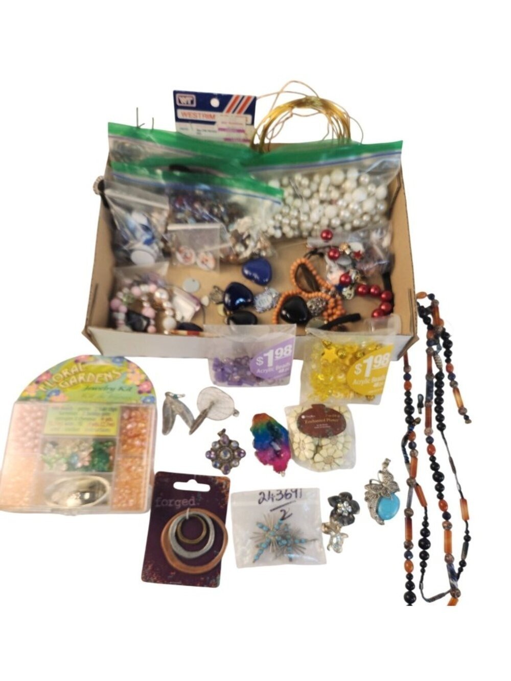 Lot Of 2.13 Lb Beading & Crafting Supplies Jewelry Making Kits Charms & Beads - Picture 5 of 6